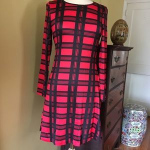 Sexy, slinky bodycon dress in red plaid!